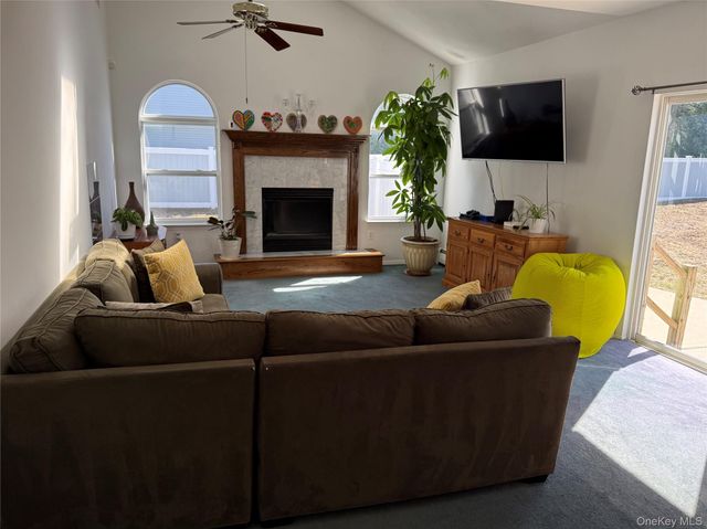 87 N Howell Avenue, Centereach, NY 11720