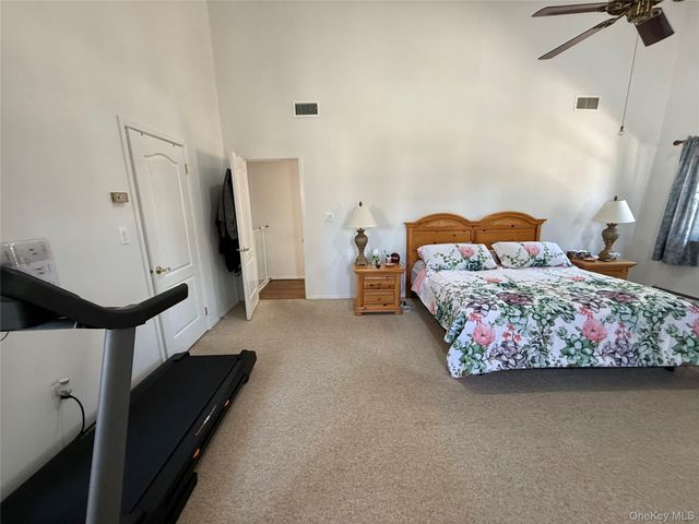 87 N Howell Avenue, Centereach, NY 11720