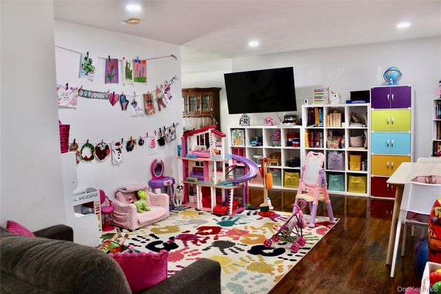 87 N Howell Avenue, Centereach, NY 11720