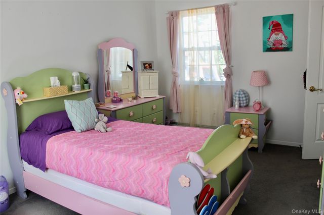 87 N Howell Avenue, Centereach, NY 11720