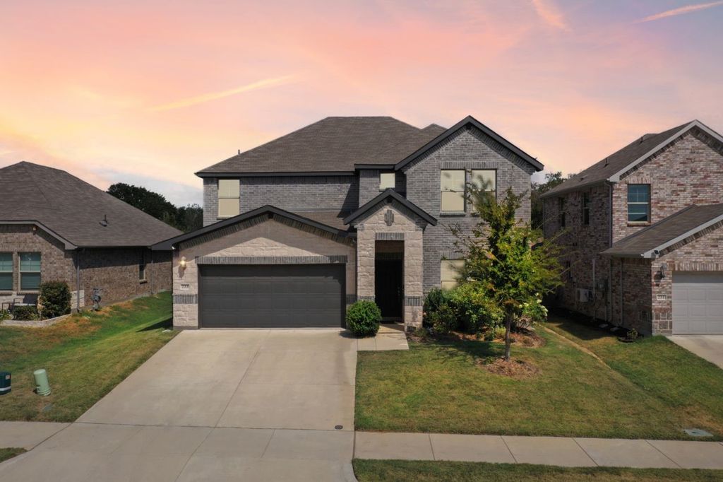 233 Luna Lane, Lake Dallas, TX 75065 — exterior
