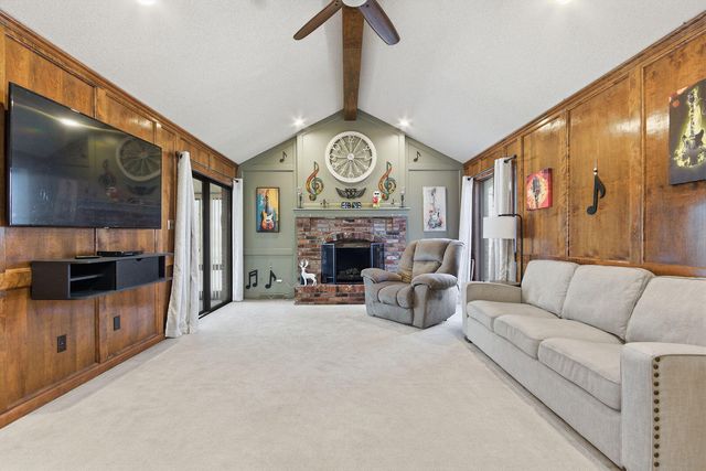 820 PIN OAK TERR, Jefferson City, MO 65109