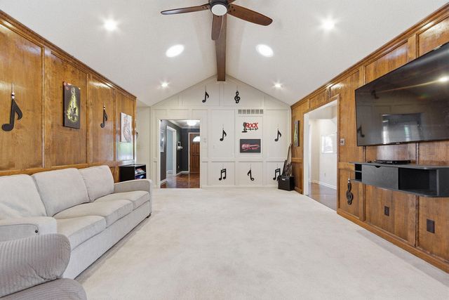 820 PIN OAK TERR, Jefferson City, MO 65109