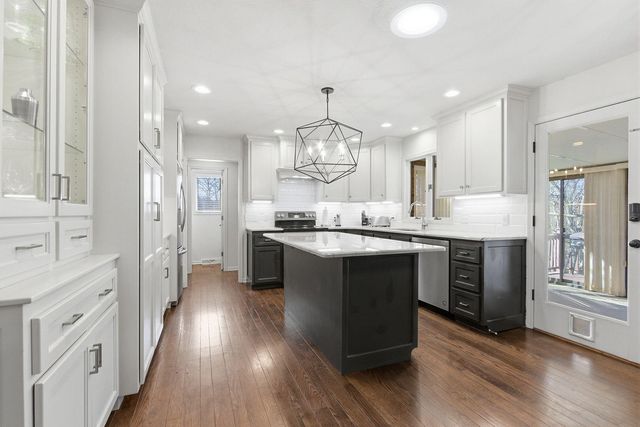 820 PIN OAK TERR, Jefferson City, MO 65109