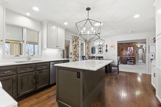 820 PIN OAK TERR, Jefferson City, MO 65109