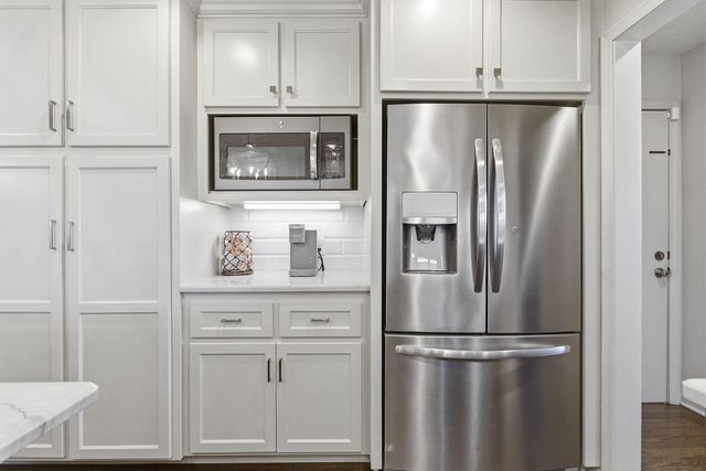 820 PIN OAK TERR, Jefferson City, MO 65109