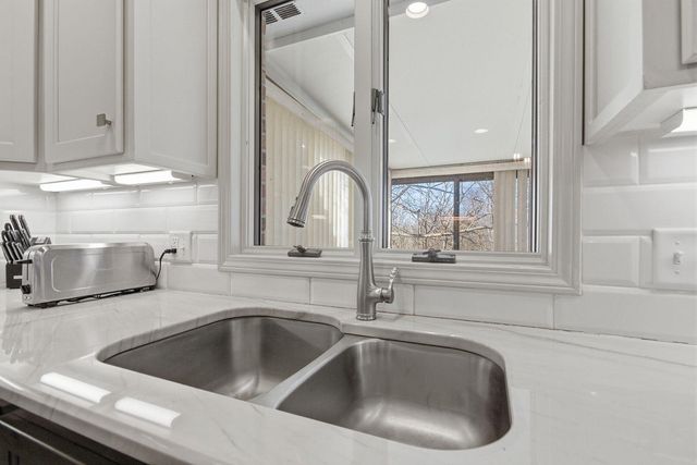 820 PIN OAK TERR, Jefferson City, MO 65109