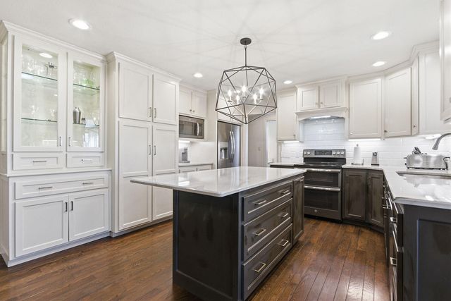 820 PIN OAK TERR, Jefferson City, MO 65109