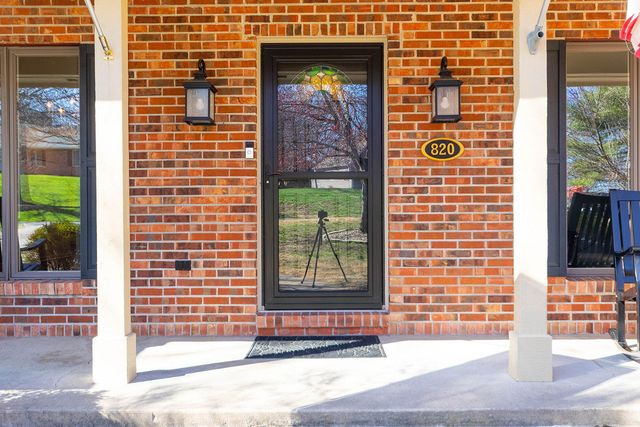 820 PIN OAK TERR, Jefferson City, MO 65109