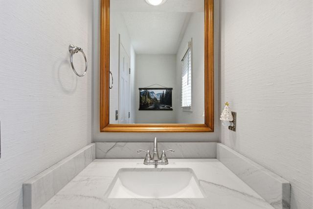 820 PIN OAK TERR, Jefferson City, MO 65109