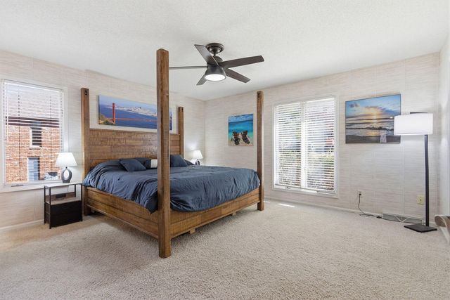 820 PIN OAK TERR, Jefferson City, MO 65109