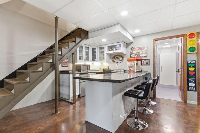 820 PIN OAK TERR, Jefferson City, MO 65109