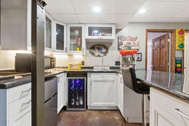 820 PIN OAK TERR, Jefferson City, MO 65109