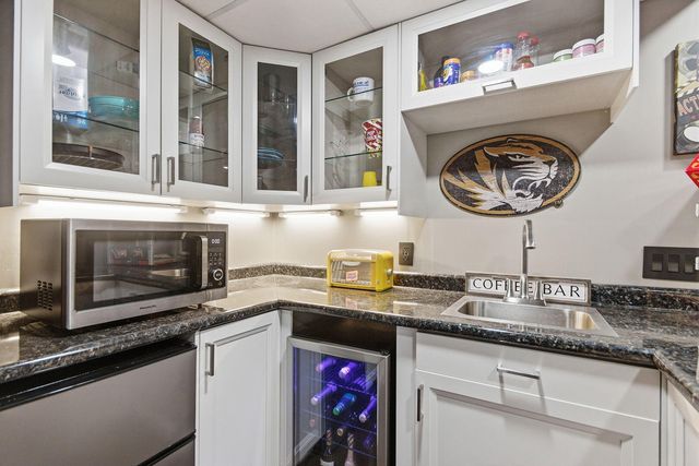 820 PIN OAK TERR, Jefferson City, MO 65109