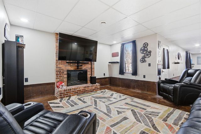 820 PIN OAK TERR, Jefferson City, MO 65109