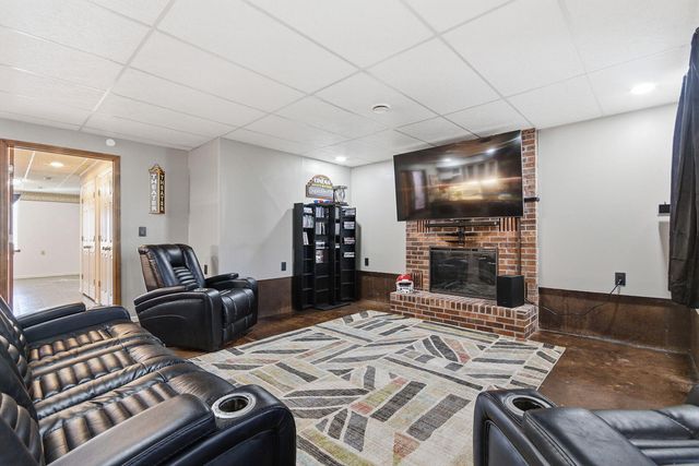 820 PIN OAK TERR, Jefferson City, MO 65109