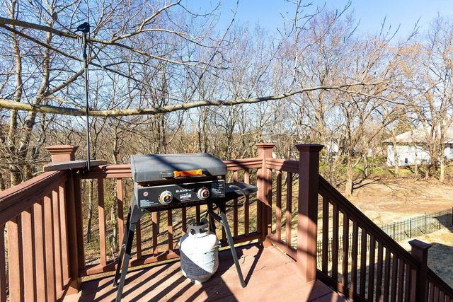 820 PIN OAK TERR, Jefferson City, MO 65109