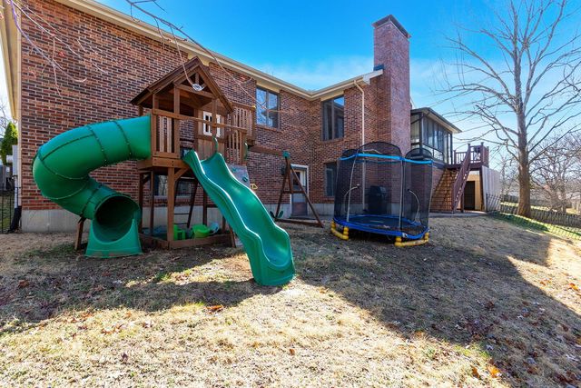 820 PIN OAK TERR, Jefferson City, MO 65109