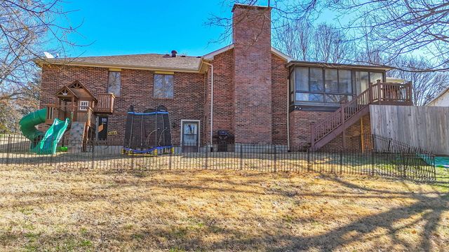 820 PIN OAK TERR, Jefferson City, MO 65109