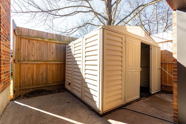 820 PIN OAK TERR, Jefferson City, MO 65109