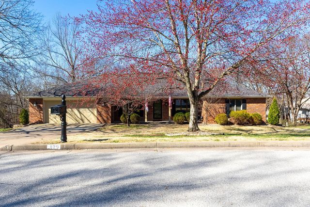 820 PIN OAK TERR, Jefferson City, MO 65109