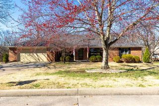 820 PIN OAK TERR, Jefferson City, MO 65109