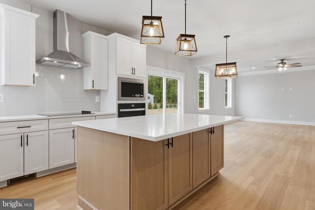 2028 WILLIAM AVE, Essex, MD 21221