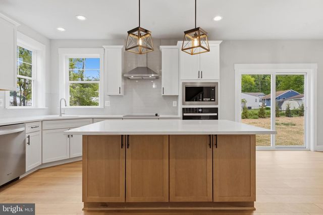 2028 WILLIAM AVE, Essex, MD 21221