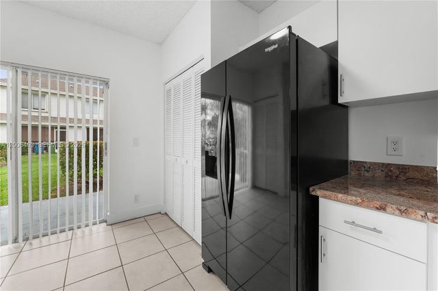 40 Simonton Cir 40, Weston, FL 33326