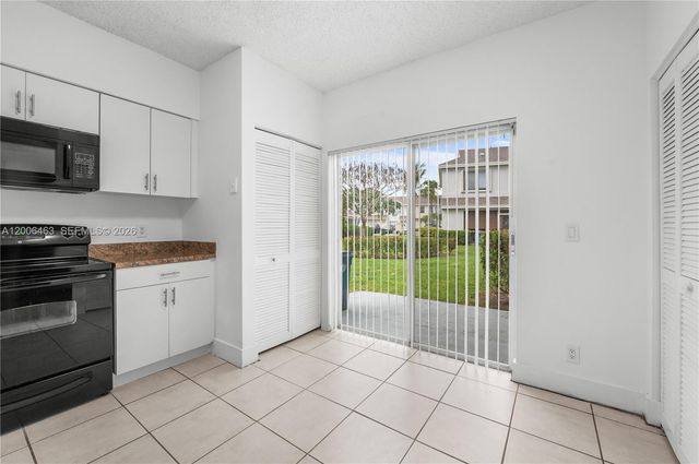 40 Simonton Cir 40, Weston, FL 33326