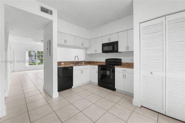 40 Simonton Cir 40, Weston, FL 33326