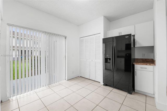 40 Simonton Cir 40, Weston, FL 33326