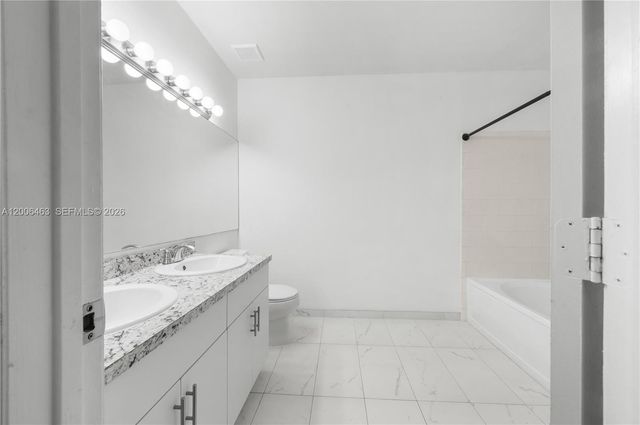 40 Simonton Cir 40, Weston, FL 33326