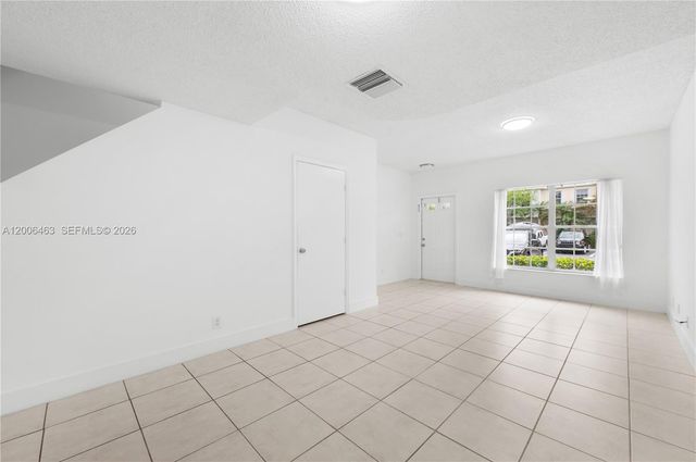 40 Simonton Cir 40, Weston, FL 33326