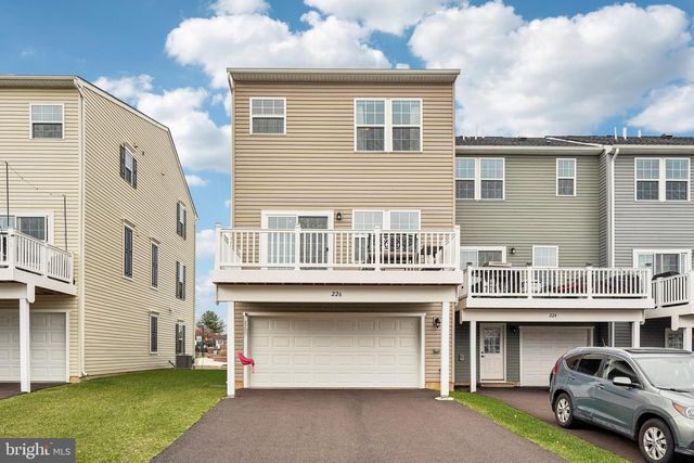 226 CENTER DR, Dublin, PA 18917