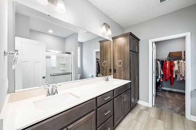 8388 Yearling Drive, Woodbury, MN 55129