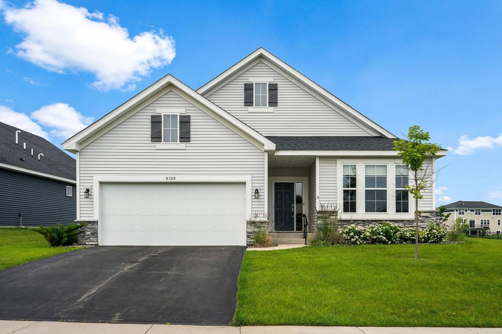 8388 Yearling Drive, Woodbury, MN 55129