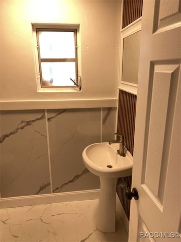 208 S Adams Street, Beverly Hills, FL 34465