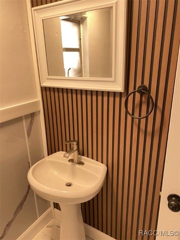 208 S Adams Street, Beverly Hills, FL 34465