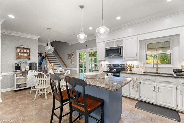 616 Doe Run Drive, Kernersville, NC 27284