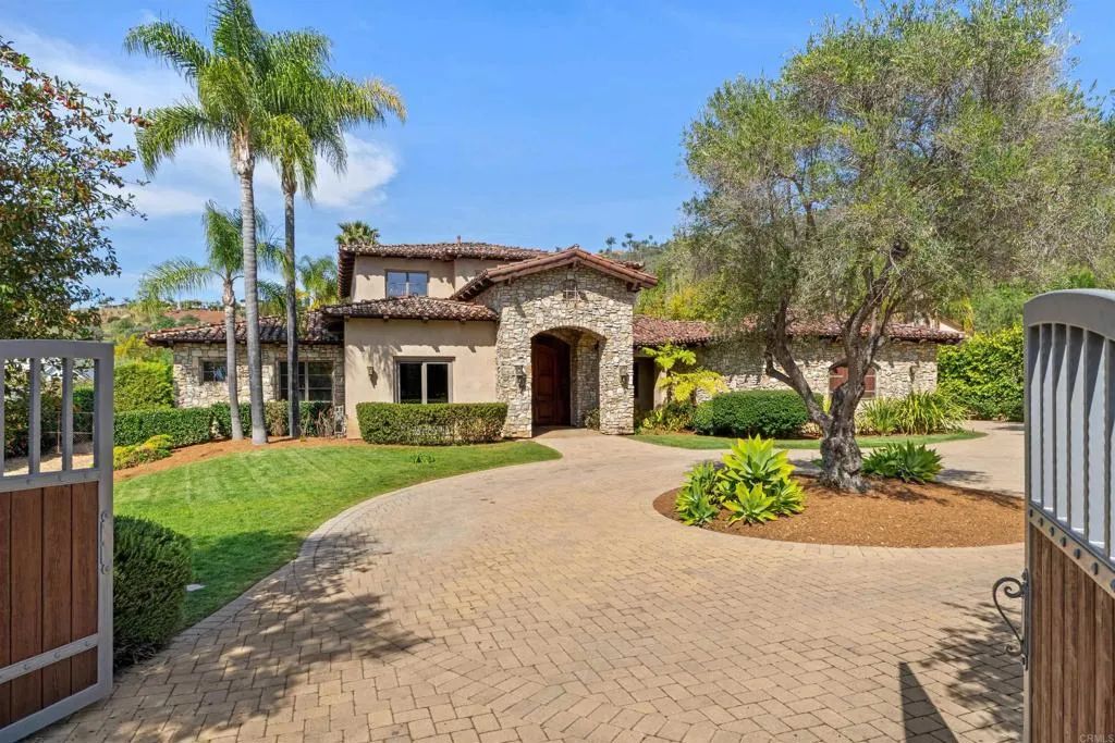 2428 Catalina Avenue, Vista, CA 92084