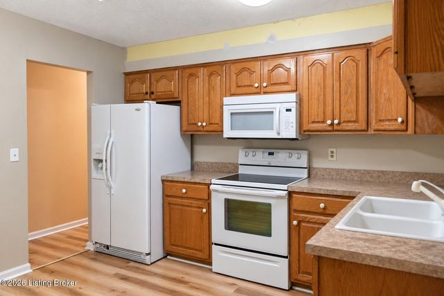 7209 Lawnside Dr, Louisville, KY 40214