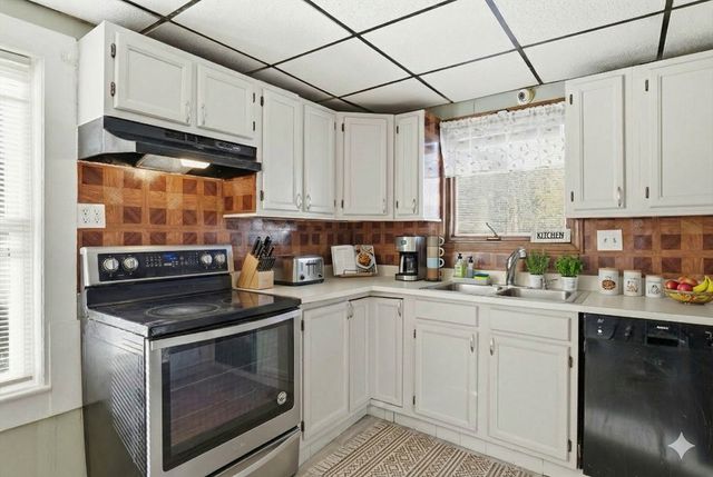 114 Monrovia St, Springfield, MA 01104