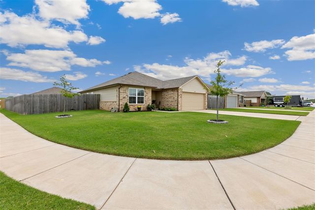 1029 S Appaloosa Lane, Mustang, OK 73064