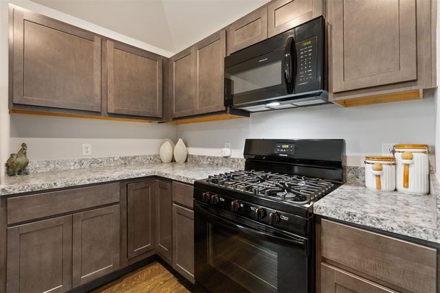 1029 S Appaloosa Lane, Mustang, OK 73064