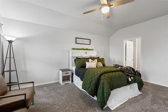 1029 S Appaloosa Lane, Mustang, OK 73064