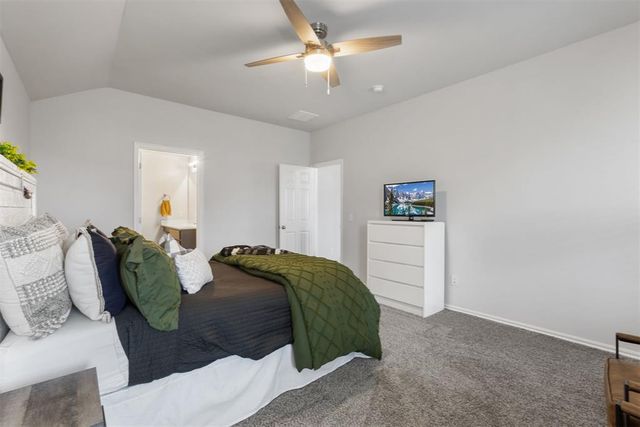 1029 S Appaloosa Lane, Mustang, OK 73064