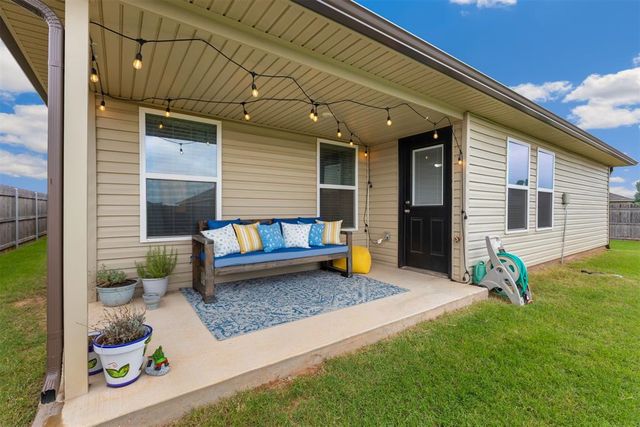 1029 S Appaloosa Lane, Mustang, OK 73064