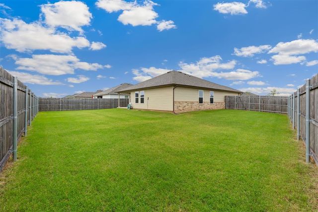 1029 S Appaloosa Lane, Mustang, OK 73064