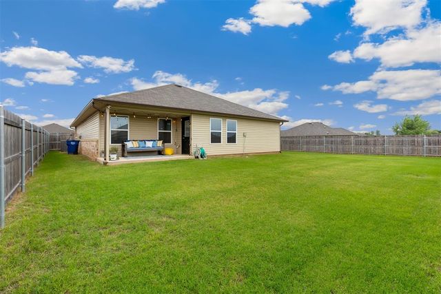 1029 S Appaloosa Lane, Mustang, OK 73064